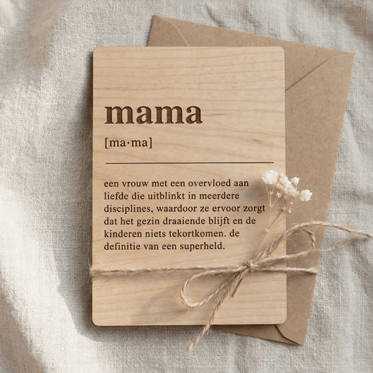 Houten bedankkaartje – een liefdevol cadeau voor mama, perfect om waardering en dankbaarheid te tonen - op jute kleed met envelop.