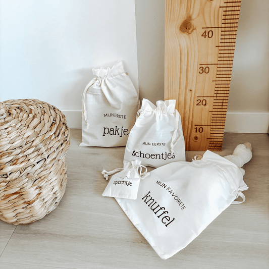 Katoenen bewaarzakjes baby spullen – ideaal om spullen van je baby veilig te bewaren.