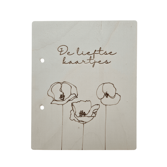 Houten bewaarbundel met klaprozen motief voor geboortekaartjes met naam, ideaal om geboortekaartjes te bewaren. Deze gepersonaliseerde geboortekaartjes bundel heeft een natuurlijke uitstraling en is voorzien van stevige metalen ringen - alleen voorkant.