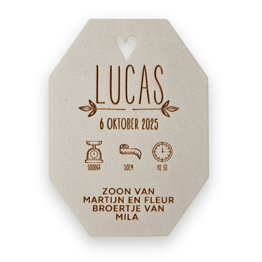 Houten geboortekaartje Lucas - Achterkant - uniek en duurzaam alternatief voor traditionele kaartjes.