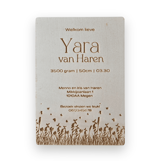Houten geboortekaartje Yara - Achterkant - uniek en duurzaam alternatief voor traditionele kaartjes.