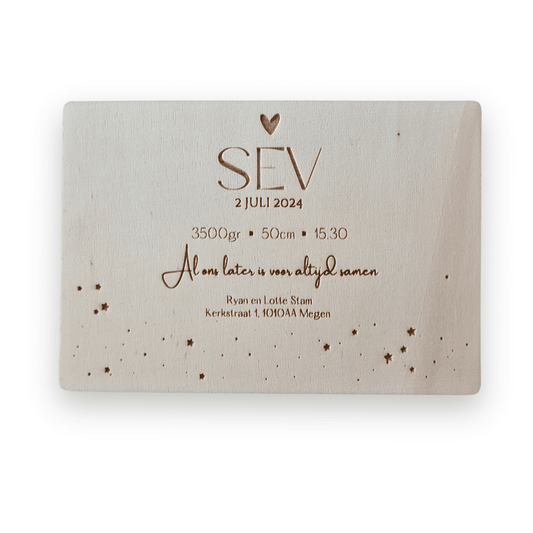 Houten geboortekaartje Sven - Achterkant - uniek en duurzaam alternatief voor traditionele kaartjes.