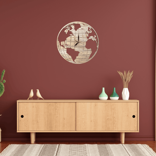 Houten wandklok van wereldkaart zonder cijfers groot op muur – stijlvolle klok van hout, verkrijgbaar in verschillende modellen, waaronder een klok met wereldkaart.