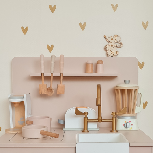 Muisje op speelkeuken - houten wanddecoratie – stijlvolle houten muurdecoratie voor de babykamer, perfect als unieke wanddecoratie.