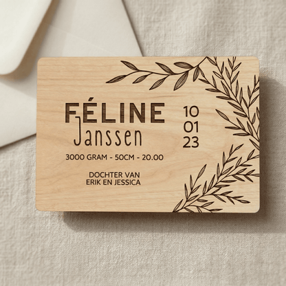 Houten geboortekaartje Féline - Achterkant - uniek en duurzaam alternatief voor traditionele kaartjes.