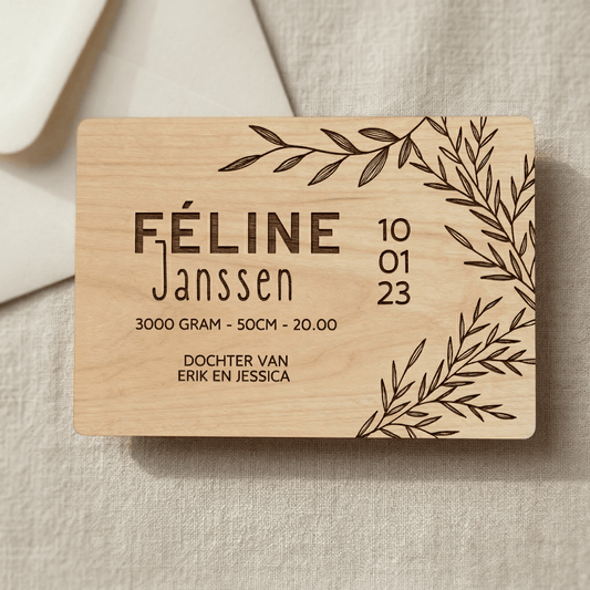 Houten geboortekaartje Féline - Achterkant - uniek en duurzaam alternatief voor traditionele kaartjes.