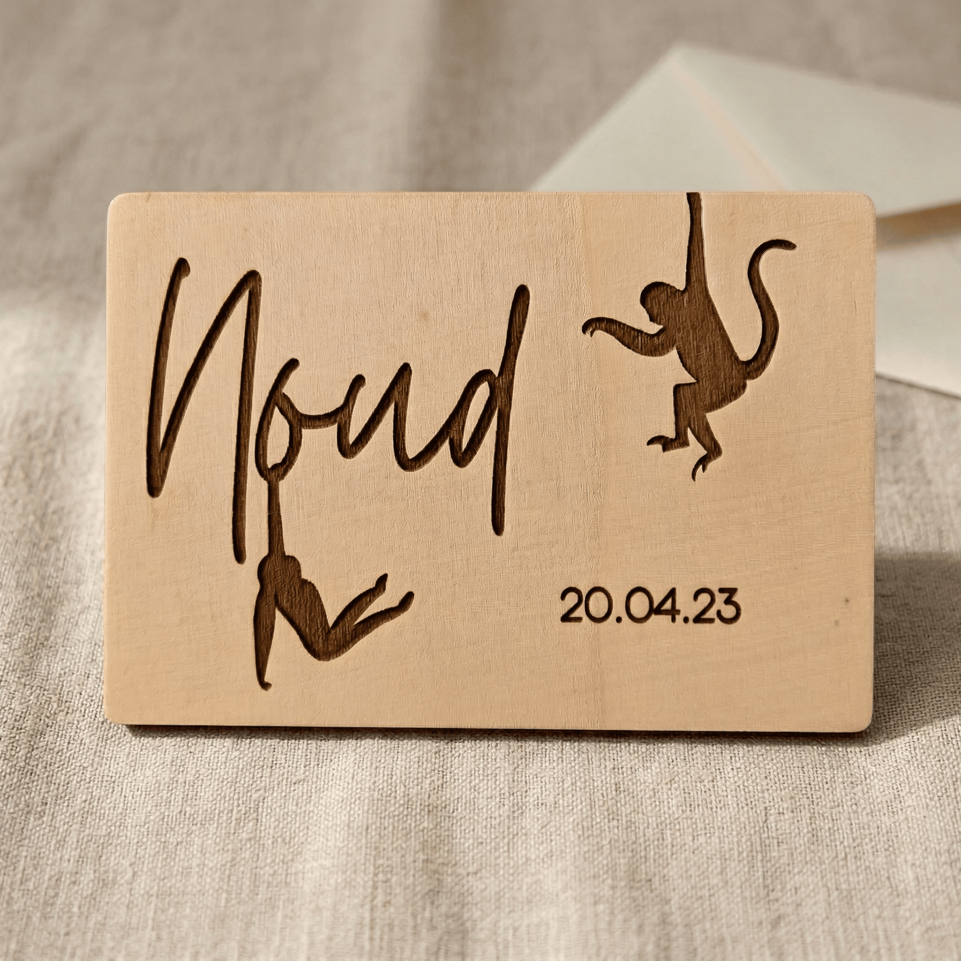 Houten geboortekaartje Noud - Voorkant - uniek en duurzaam alternatief voor traditionele kaartjes.