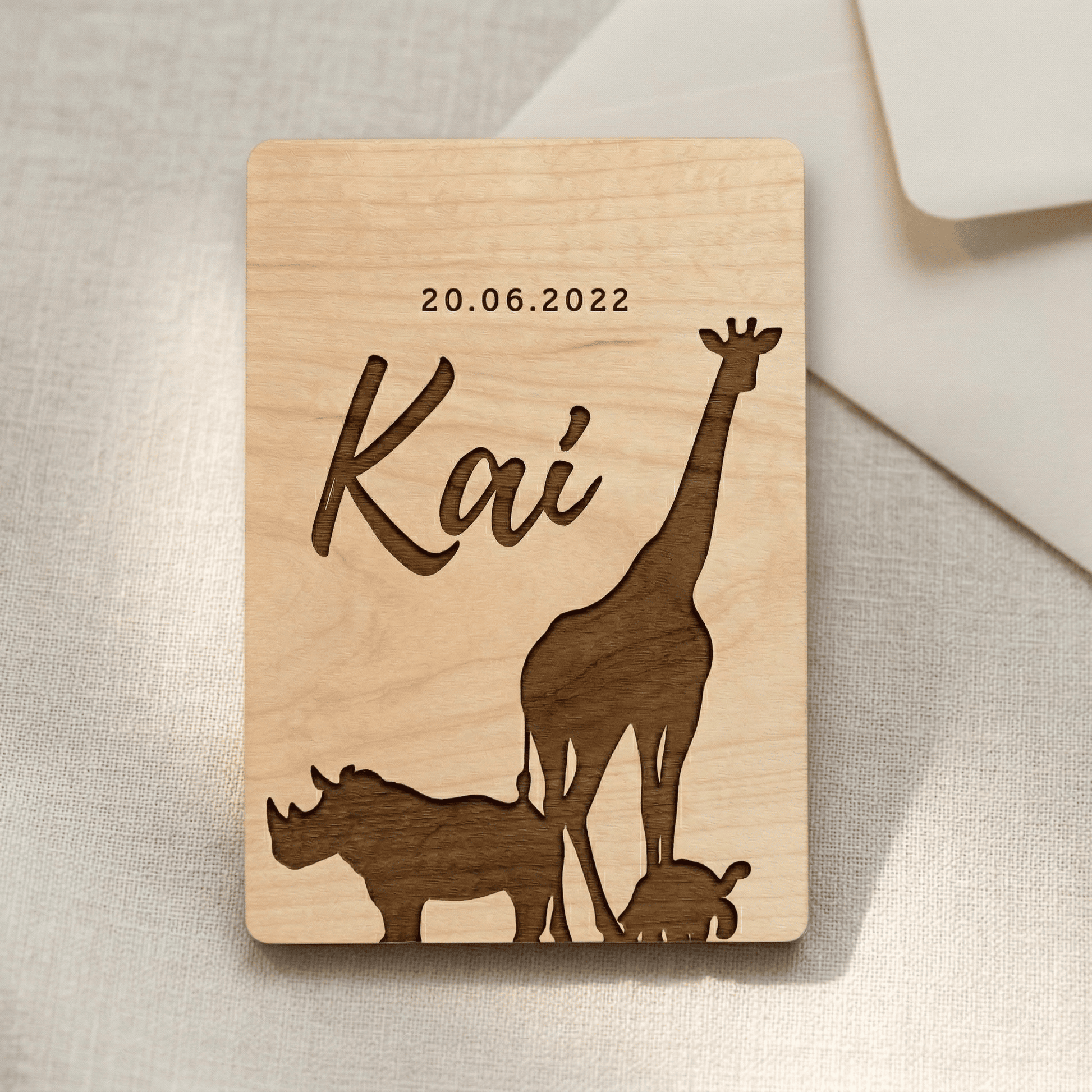 Houten geboortekaartje Kai - Voorkant - uniek en duurzaam alternatief voor traditionele kaartjes.
