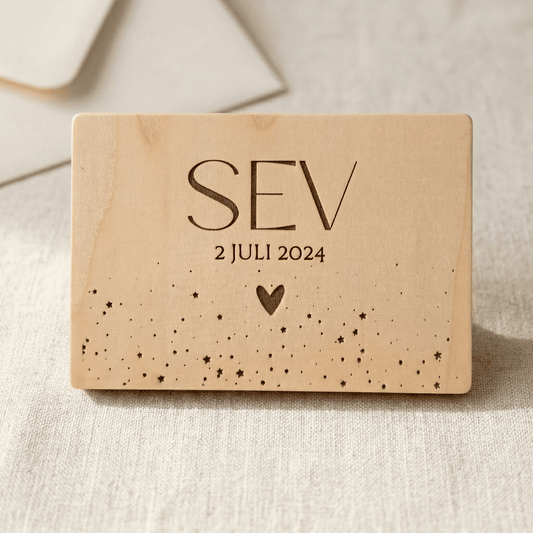 Houten geboortekaartje Sven - Voorkant - uniek en duurzaam alternatief voor traditionele kaartjes.