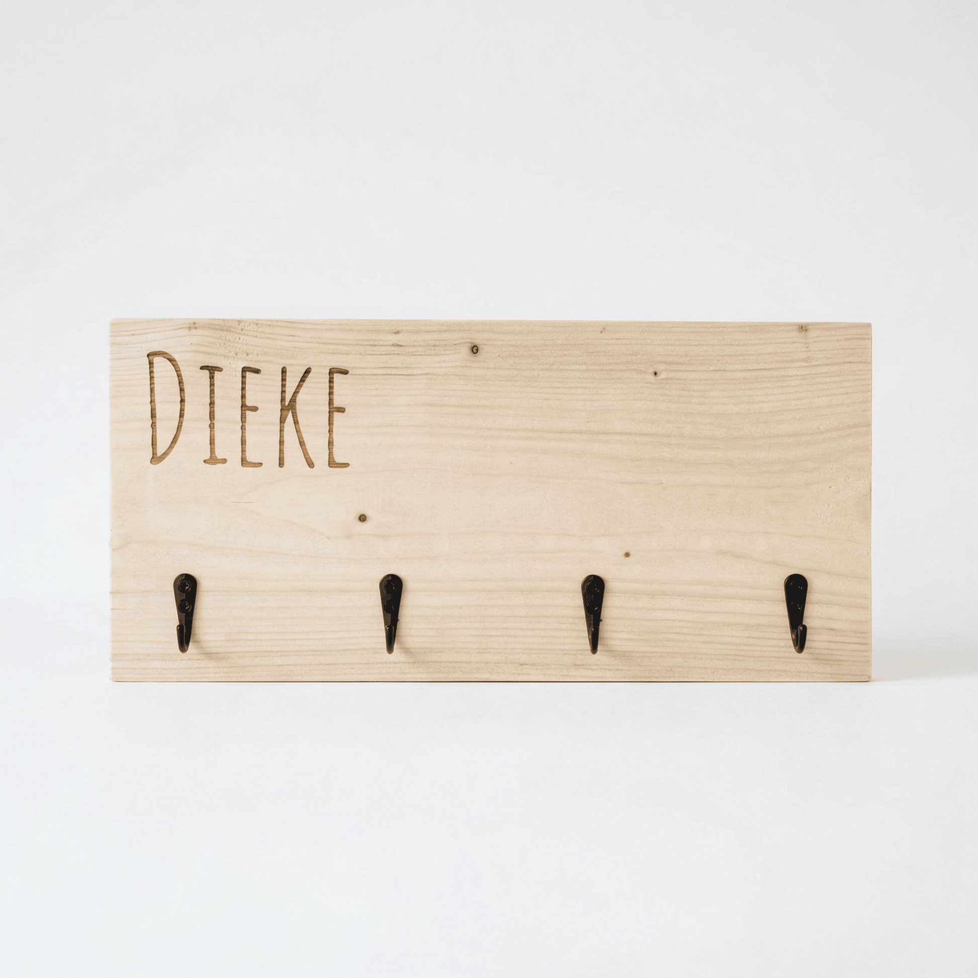Kinderkapstok van steigerhout met naam Dieke