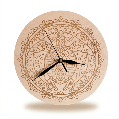 Houten wandklok met Maori schildpad – stijlvolle klok van hout, verkrijgbaar in verschillende modellen, waaronder een klok met wereldkaart.