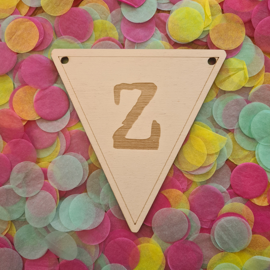 Houten vlaggetje Z – onderdeel van een houten vlaggenlijn, perfect voor feestelijke en gepersonaliseerde decoratie.