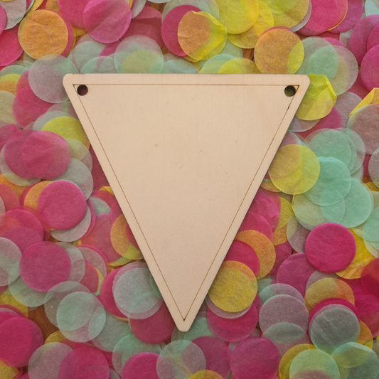 Houten vlaggetje spatie – onderdeel van een houten vlaggenlijn, perfect voor feestelijke en gepersonaliseerde decoratie.